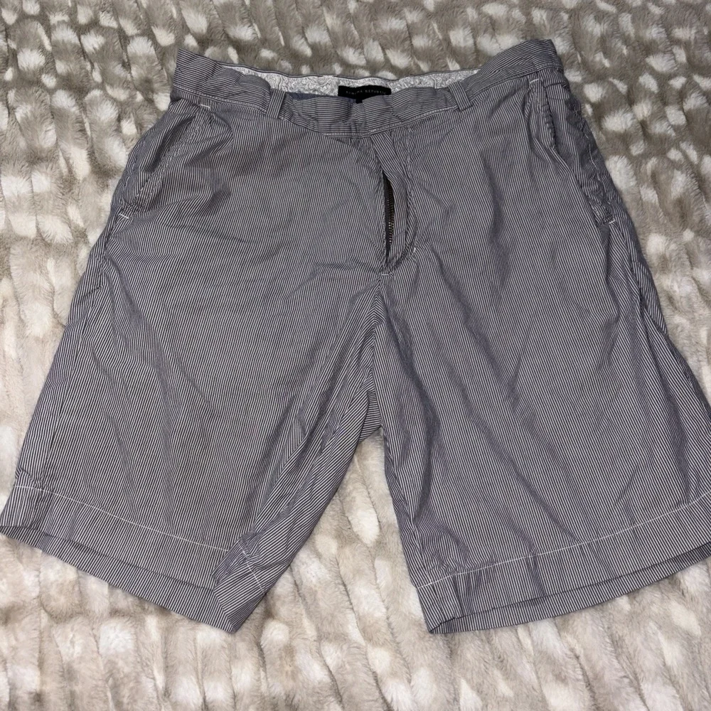 Banana Republic Chino Shorts Mens 32 Gray Vertical Striped Pattern 100% Cotton